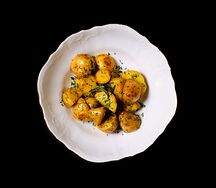 Молодой картофель с розмарином