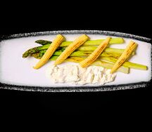 Спаржа с мини-кукурузой