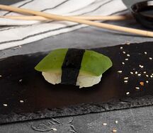 Суши авокадо