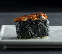Суши запеченные Угорь