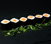 Маки с лососем