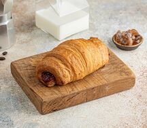 Круассан с малиной