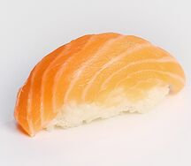 Суши с лососем