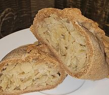 Ржаной пирожок с капустой