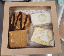 Микс 1 (медовик, лимонный торт, рафаелло, муравейник)