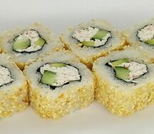Ролл Калифорния в кунжуте