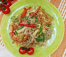 Яки соба с курицей