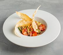 Салат с говядиной и овощами