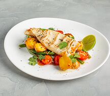 Филе кальмара гриль с овощами