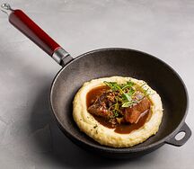 За обе щечки