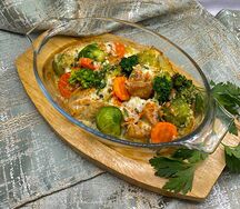 Фрикасе из индейки с брокколи и цветной капустой