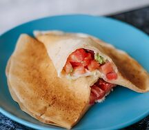 С помидорами, зеленью и сыром