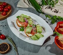 Брускетта с лососем