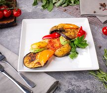 Овощи гриль с соусом Песто