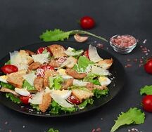 Салат цезарь с курицей