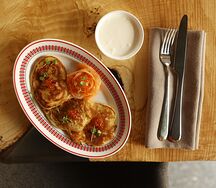 Оладьи с лососем и красной икрой