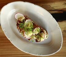 Бутерброд с домашней бужениной и картофельным кремом