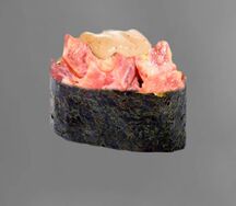 Гункан с тунцом (острый)