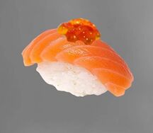 Суши с лососем