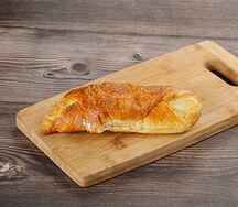 Слойка с яблоком, клубникой и бананом