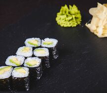 Ролл классический с авокадо