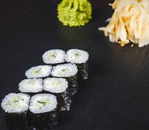 Ролл классический с огурцом и сыром