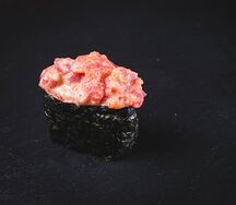 Гункан с тунцом спайси