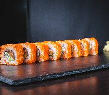 Ролл Калифорния с лососем