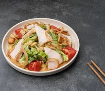 Азия-Цезарь с курицей и кокосовым соусом