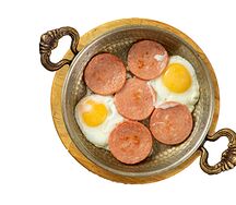 Яичница с колбасой