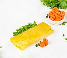 Ролл с красной рыбой, сливочным сыром и зеленым салатом