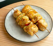 Куриный шашлык на шпажках