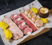Ассорти из разных видов мяса