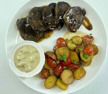 Медальоны с грибным соусом