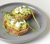 Брускетта с гуакамоле