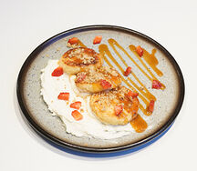 Сырники с белым шоколадом и карамелью