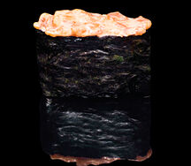 Гункан с лососем спайси