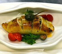 Кальмар, фаршированный морепродуктами