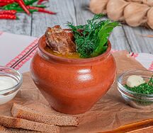 Щи из квашеной капусты с копчеными свиными рёбрами