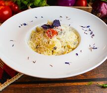 Фарфалле с курицей и грибами