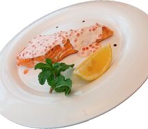 Филе семги под икорно-сливочным соусом