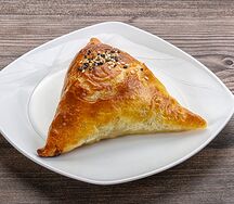 Самса с говядиной слоёная