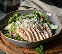 Цезарь с цыплёнком