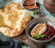Фирменный паштет из печени индейки с ягодным фламбе