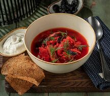 Борщ с говядиной и черносливом