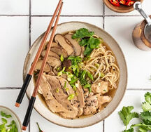 Пряный Рамён с курицей и свининой