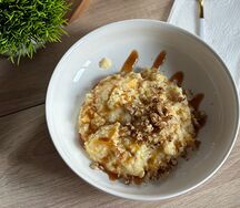 Пшенная каша с тыквой, грецким орехом и соленой карамелью