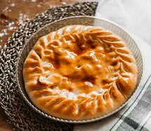 Пирог с курицей и грибами большой