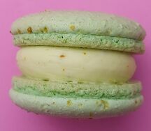 Макаронс Пармезан-малина