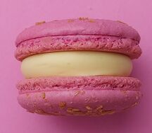 Макаронс Горгонзола-маракуйя